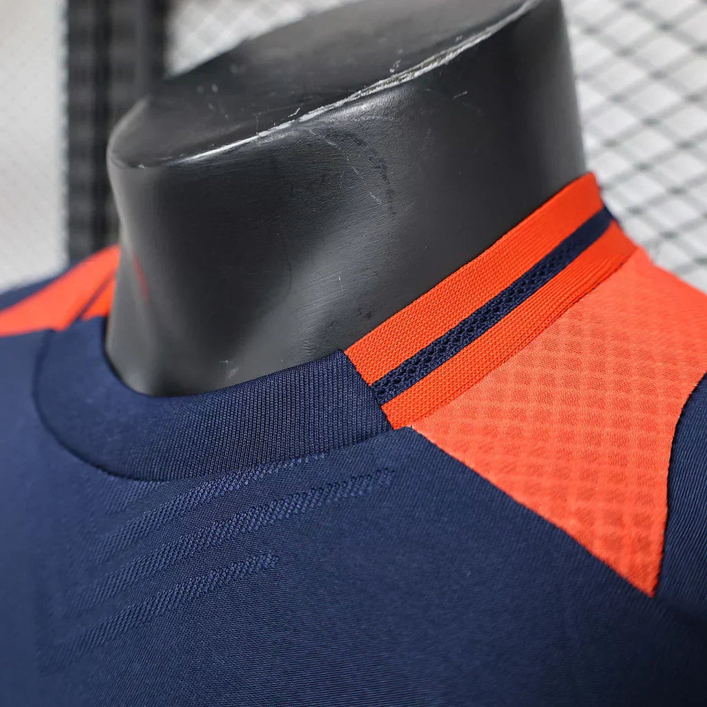 Kit pre-partita del Manchester United 2024/2025