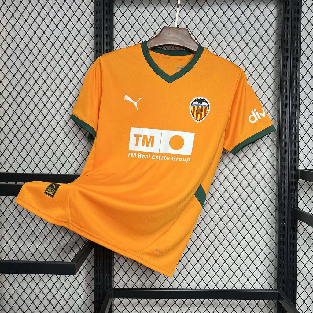 Kit ospite Valencia Alternativa 2024-2025