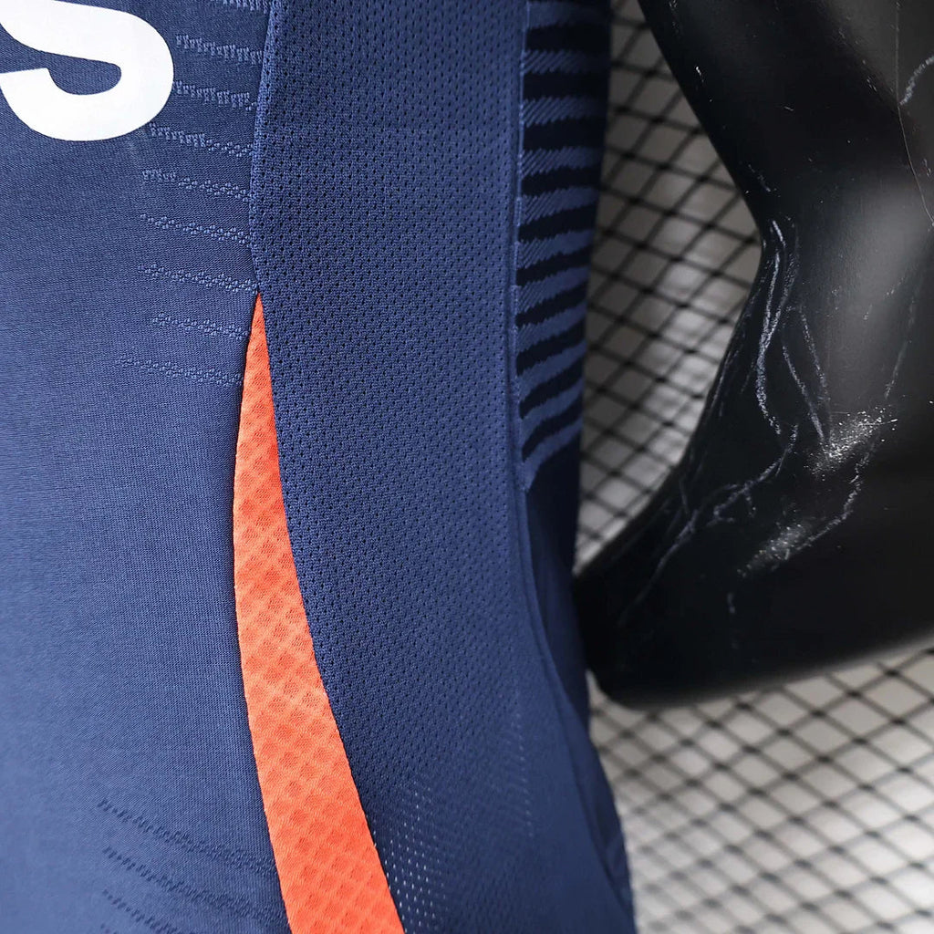 Kit pre-partita del Manchester United 2024/2025