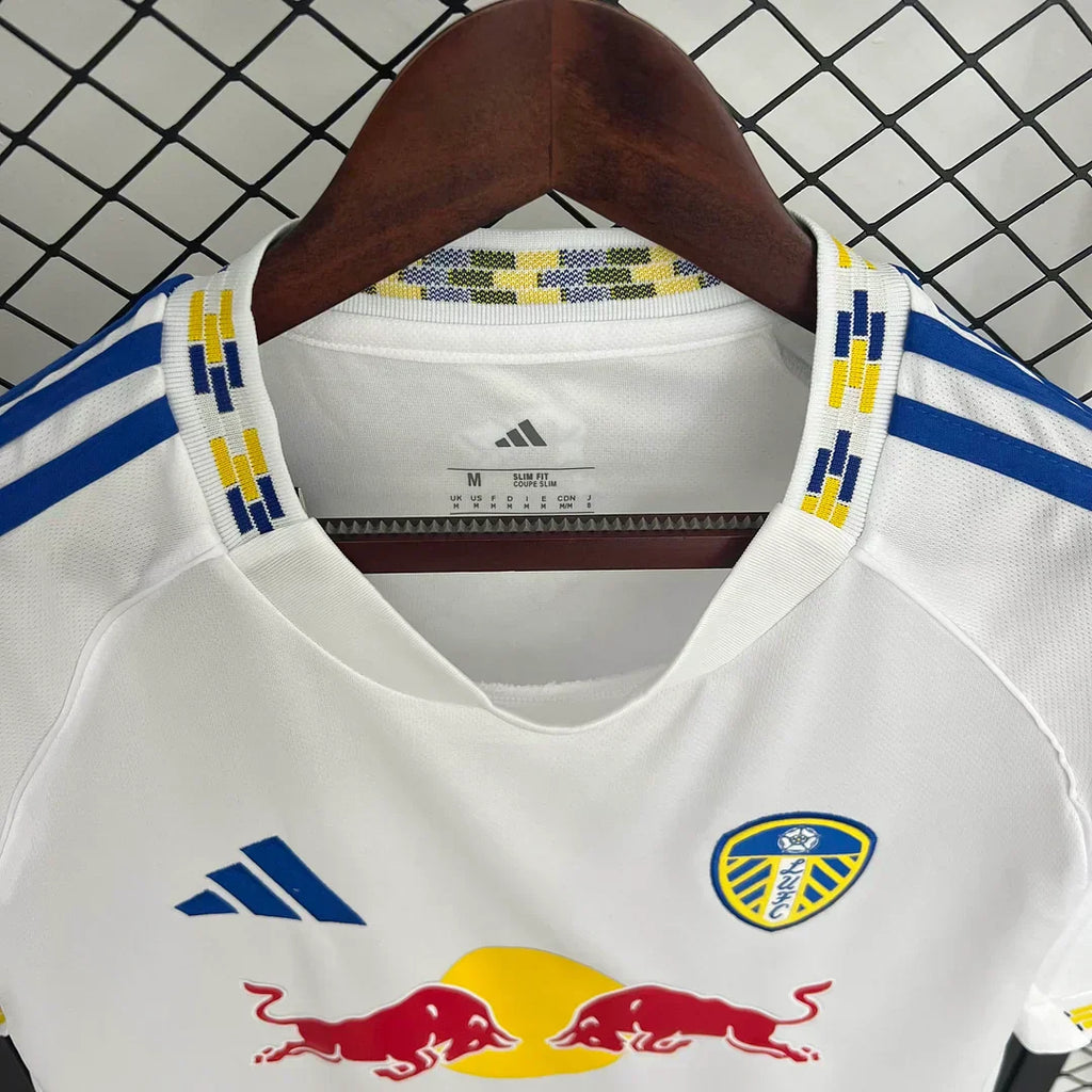 Kit locale Leeds United 2025/2026