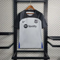 Kit da allenamento nero-grigio del Barcellona 2023/2024