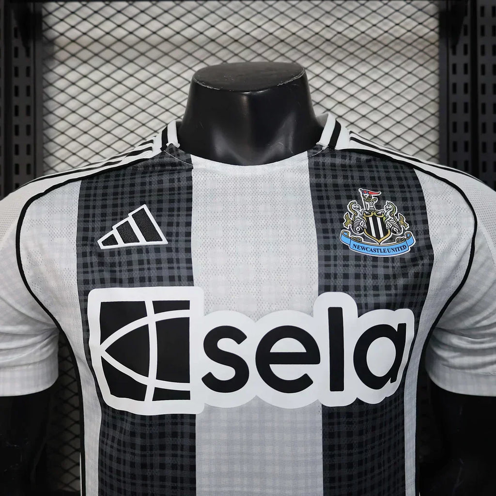 Kit Locale Newcastle United 2025/2026
