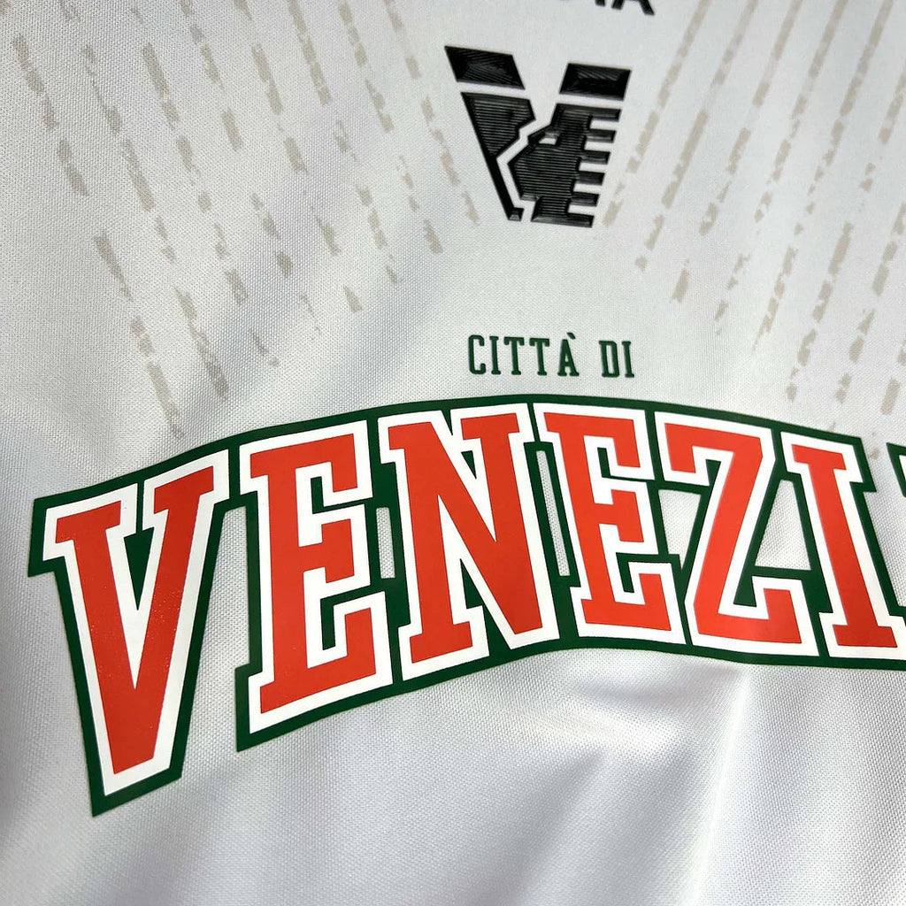 Kit da trasferta Venezia FC 2024-2025