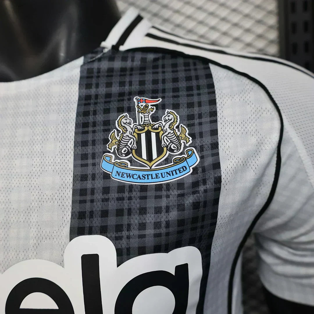 Kit Locale Newcastle United 2025/2026