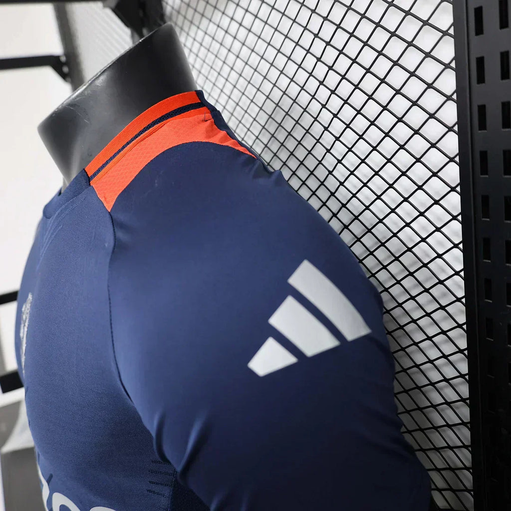 Kit pre-partita del Manchester United 2024/2025