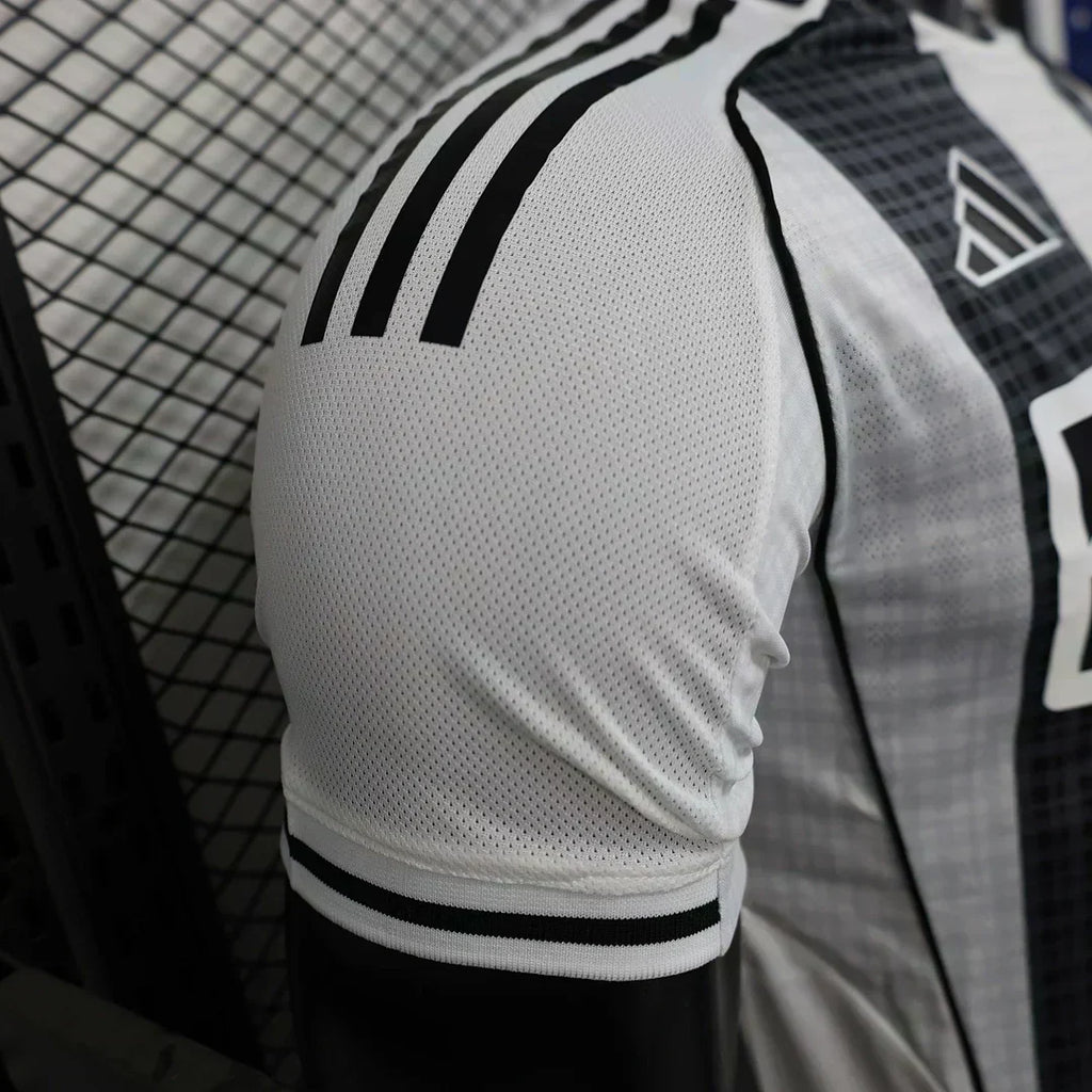 Kit Locale Newcastle United 2025/2026