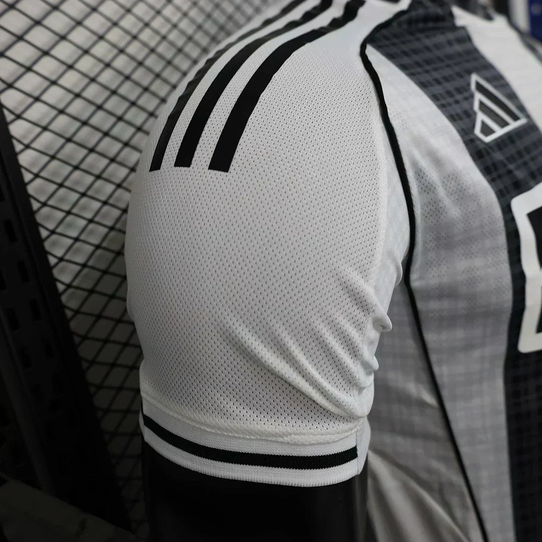 Kit Locale Newcastle United 2025/2026