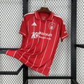 Divisa locale del Nottingham Forest 2025/2026