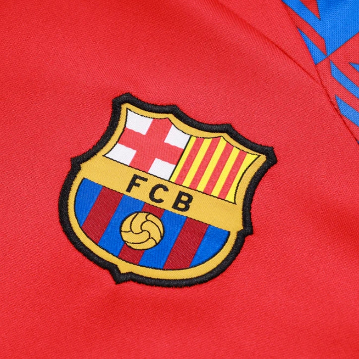 Tuta blu scuro e rossa del Barcellona