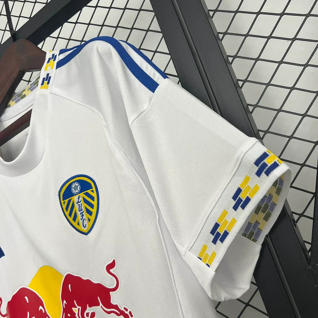 Kit locale Leeds United 2025/2026