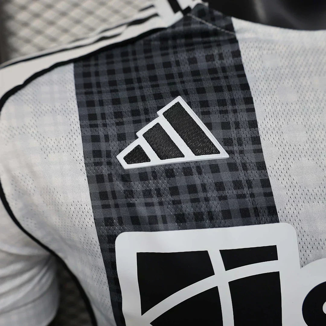Kit Locale Newcastle United 2025/2026
