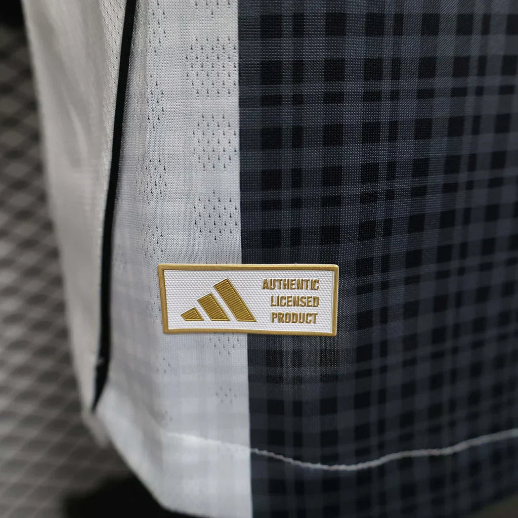 Kit Locale Newcastle United 2025/2026