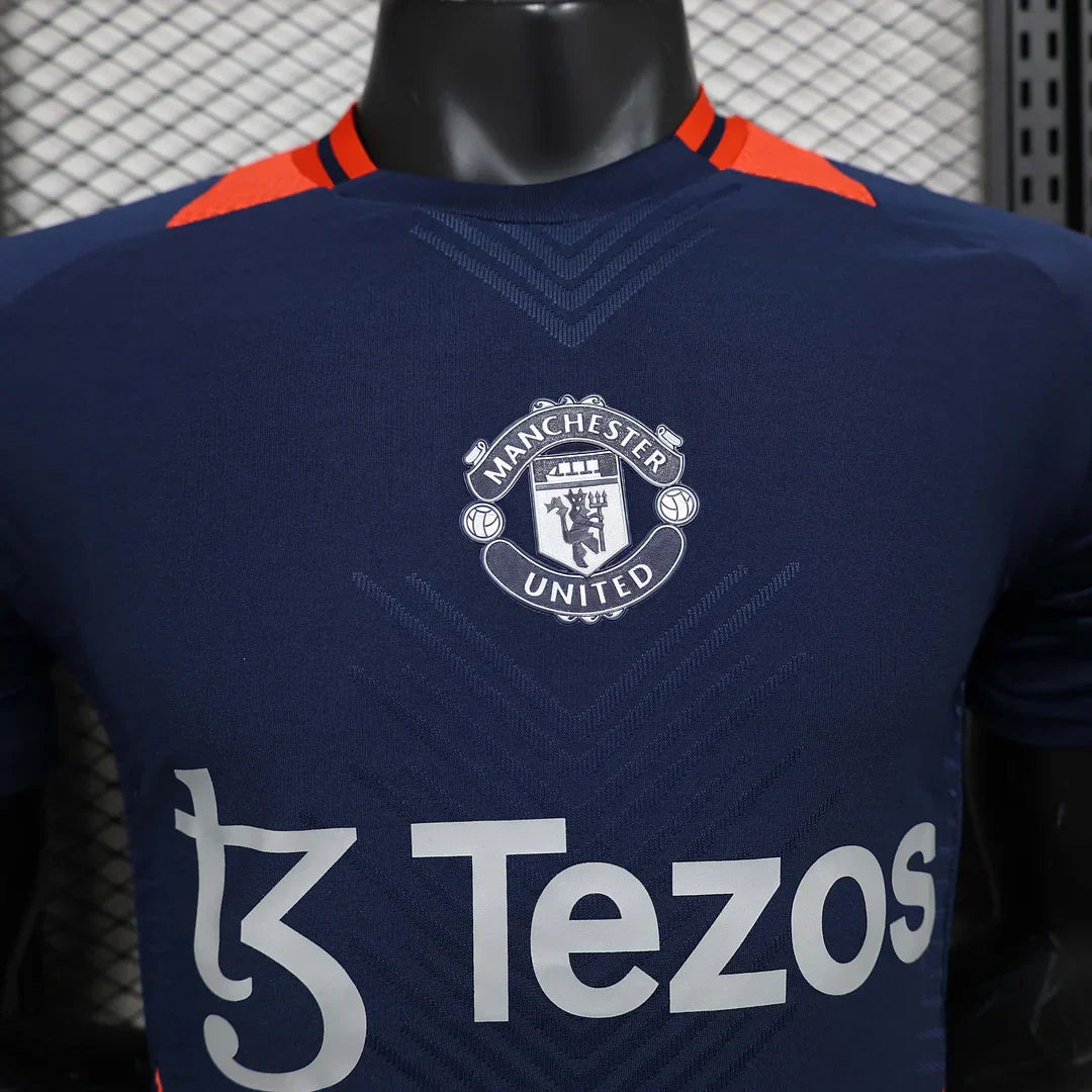 Kit pre-partita del Manchester United 2024/2025
