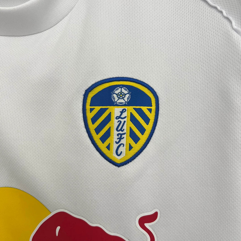 Kit locale Leeds United 2025/2026