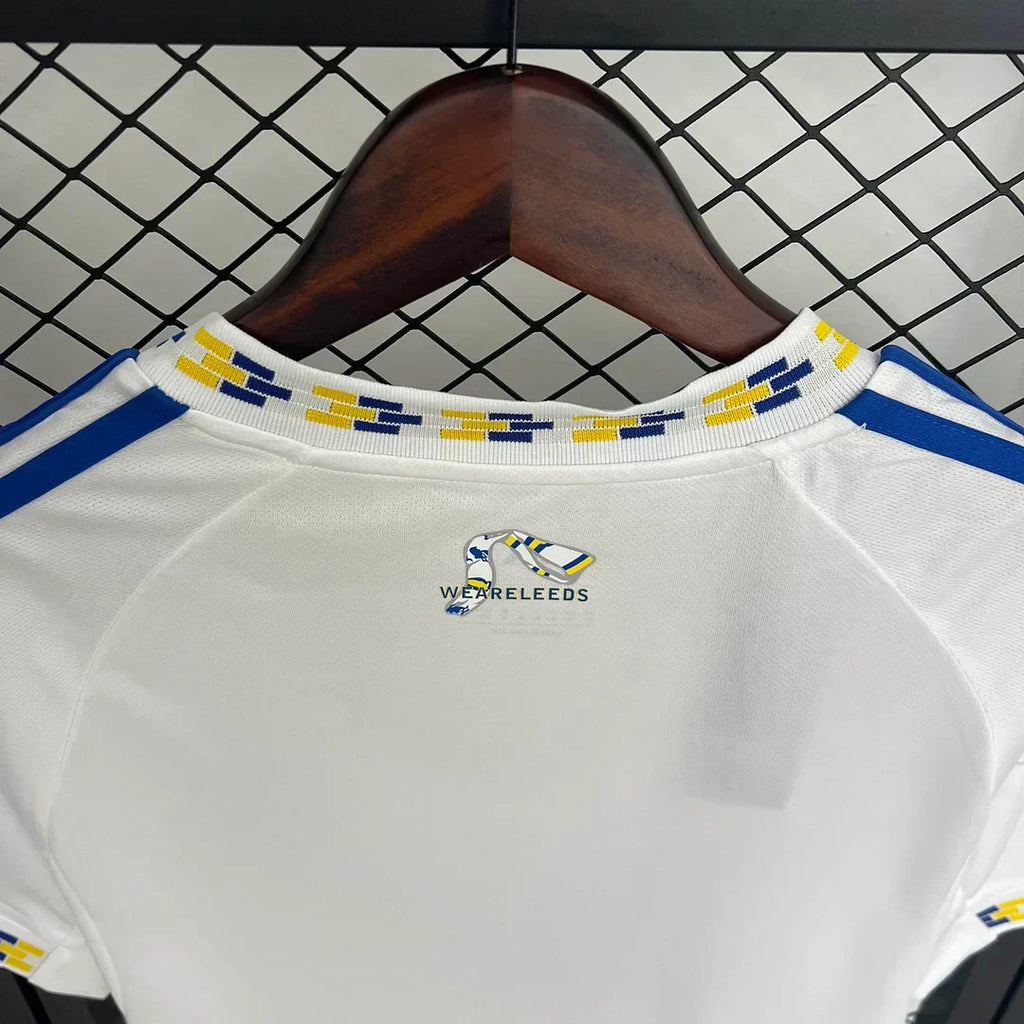 Kit locale Leeds United 2025/2026