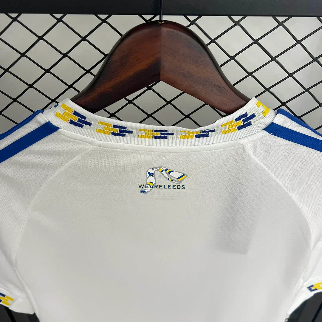 Kit locale Leeds United 2025/2026