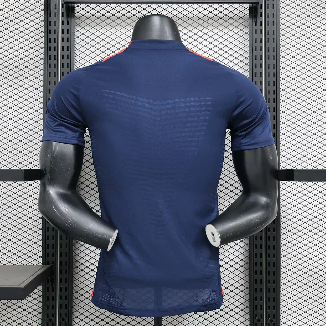 Kit pre-partita del Manchester United 2024/2025